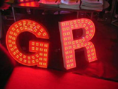 元阳LED发光字常见的安装误区。